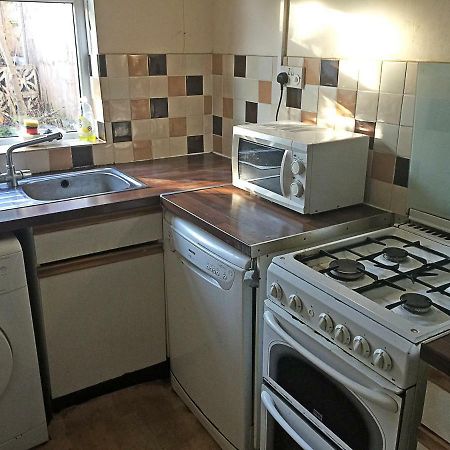 Отель Cherry House & Self Catering Лидс Экстерьер фото