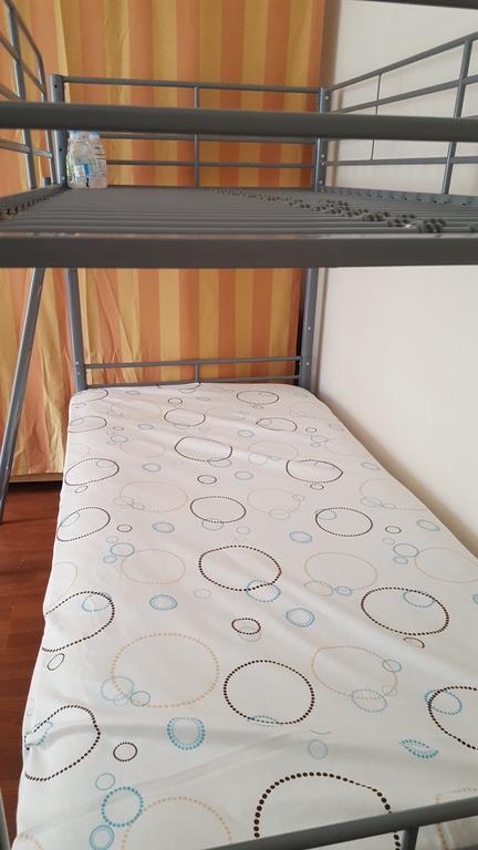Отель Cherry House & Self Catering Лидс Экстерьер фото