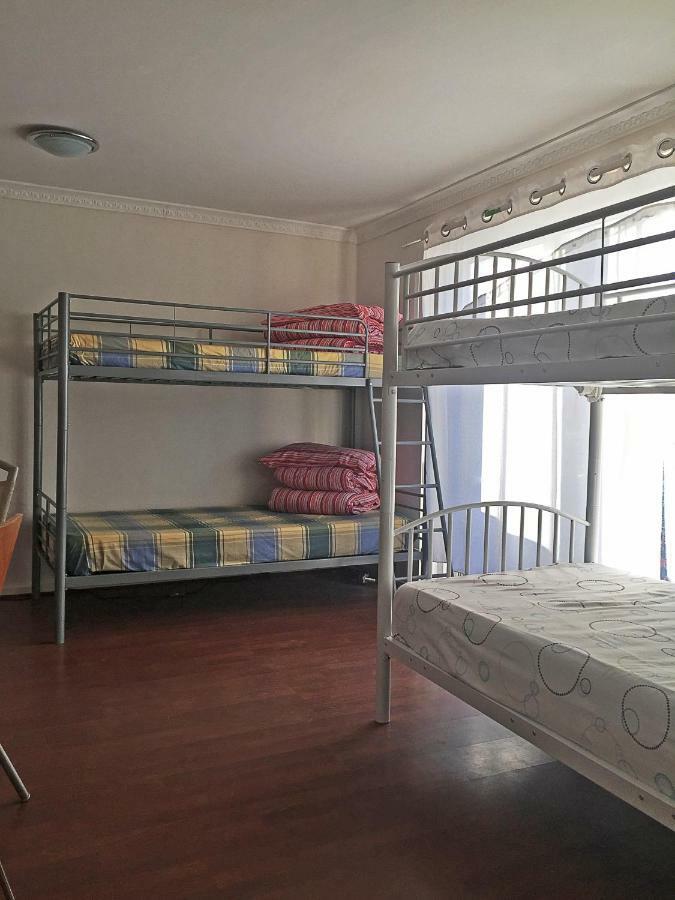 Отель Cherry House & Self Catering Лидс Экстерьер фото