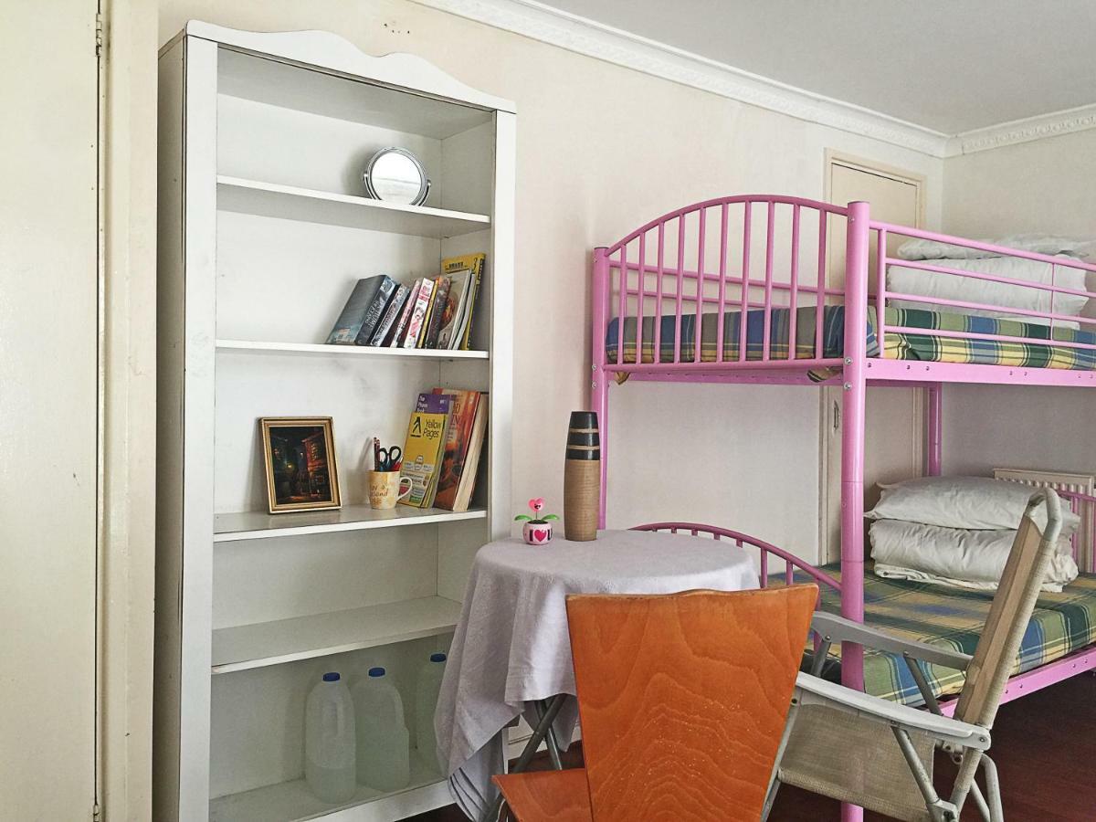 Отель Cherry House & Self Catering Лидс Экстерьер фото