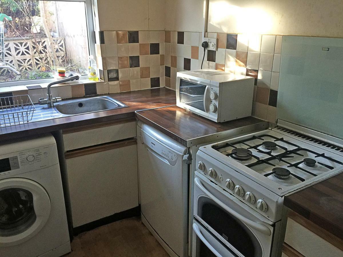 Отель Cherry House & Self Catering Лидс Экстерьер фото